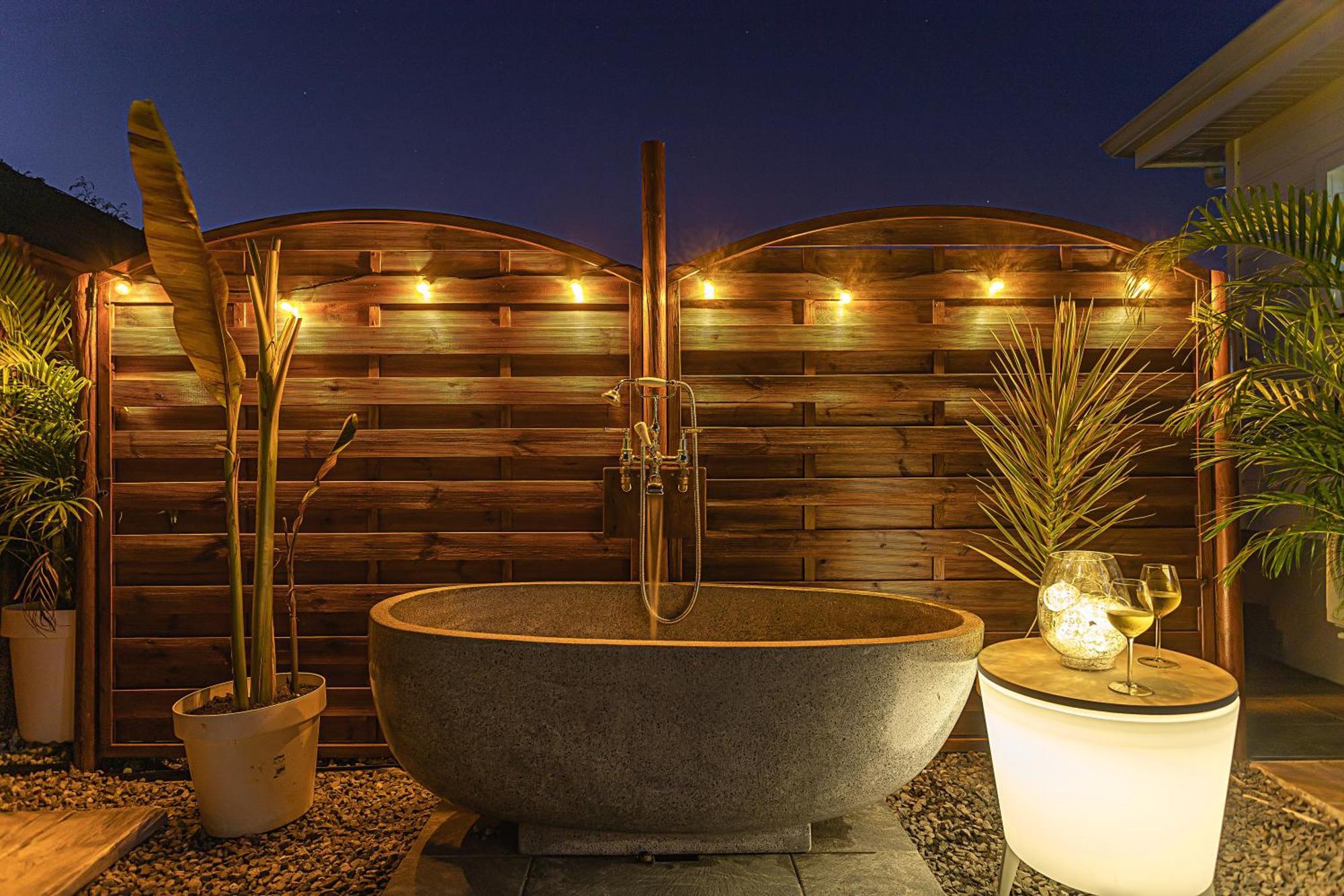 Magnifique Bungalow Et Jacuzzi Au Coeur Des Plages Le Moule Exterior foto