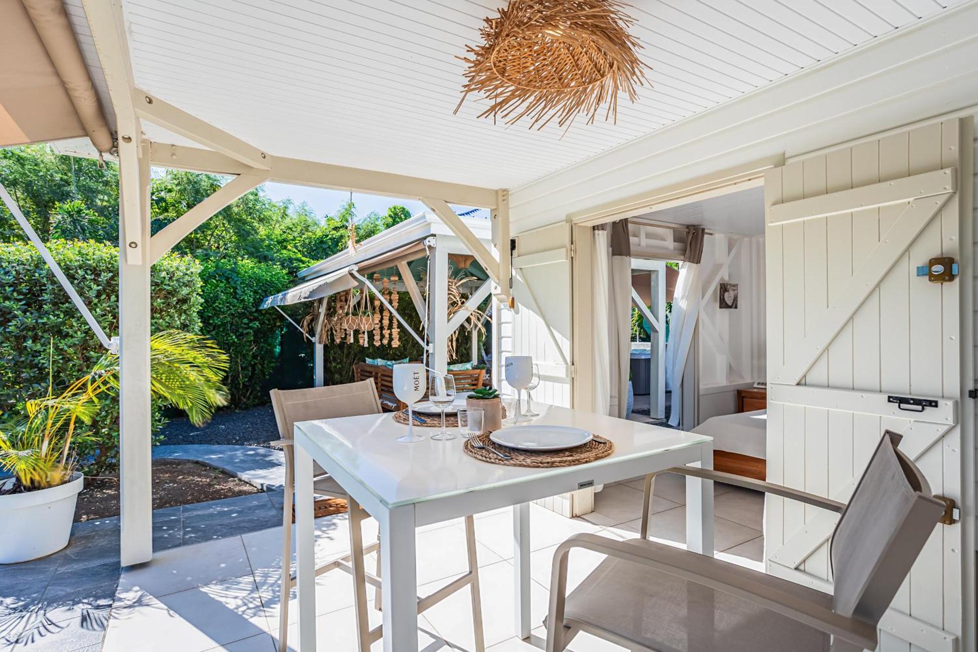 Magnifique Bungalow Et Jacuzzi Au Coeur Des Plages Le Moule Exterior foto